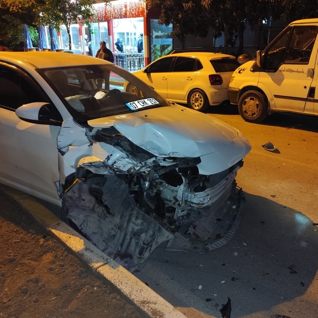 Park halindeki araçları hurdaya çevirdi, 3.41 promil alkollü çıktı
3 aracı...