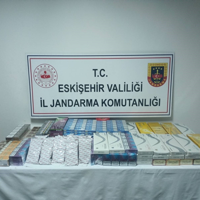 Şüpheli şahsın araçında gümrük kaçağı sigara ve nargile tütünü ele geçirild...