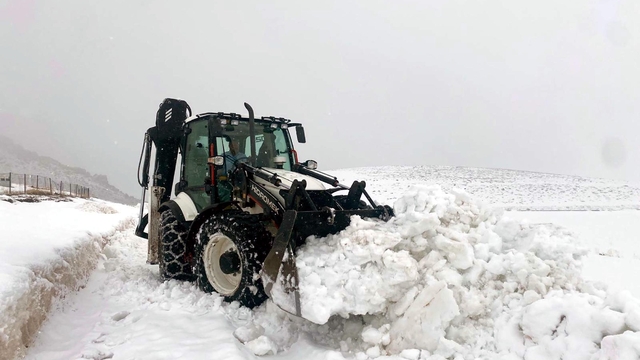 Iğdır'da nisan ayında karla mücadele