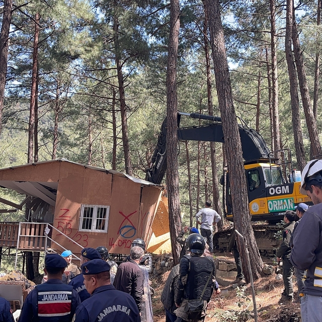 Osmaniye'de mahkeme kararı sonrası 31 kaçak yayla evinin yıkımına başlandı