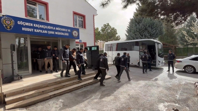 Konya merkezli göçmen kaçakçılığı operasyonu: 10 tutuklama