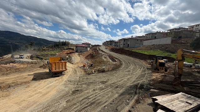 Onikişubat Belediyesi'nden 11 kırsal mahallede ulaşım yatırımı seferberliği