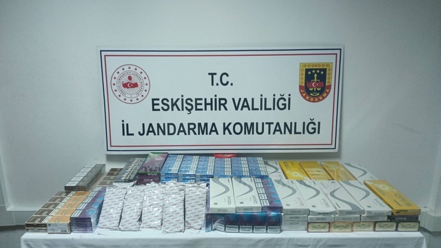 Şüpheli şahsın araçında gümrük kaçağı sigara ve nargile tütünü ele geçirildi