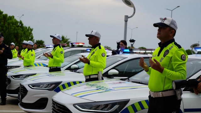 Emniyete araç desteği Samsun'u zirveye taşıdı
Emniyete araç takviyesi meyvesini verdi: Samsun, asayiş olaylarının azalmasında Türkiye 1'incisi oldu