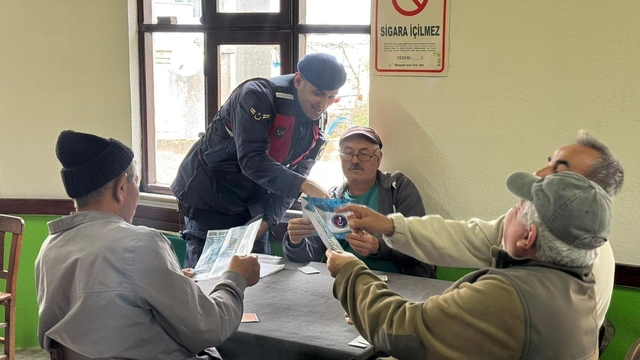 Çanakkale'de jandarmadan köylerde dolandırıcılık ve hırsızlığa karşı bilgilendirme çalışması