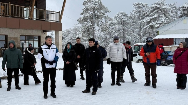 Murat Dağı'nda rekorlarla dolu sezon sona erdi
Tesislerde kayak sezonu kapanırken, geride on binlerce ziyaretçinin ağırlandığı unutulmaz anlar kaldı