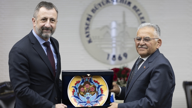 Çekya'nın Ankara Büyükelçisi Stepanek, Başkan Büyükkılıç'ı ziyaret etti