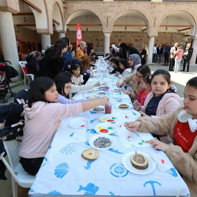 Şehzadeler'de çocuklar rengarenk bir gün geçirdi