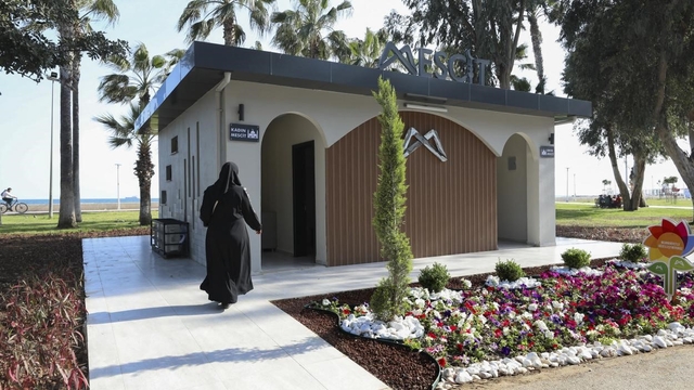 Mersin'de sahil bandına modern mescit