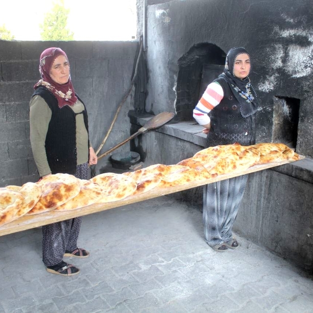 Asırlık geleneği iki komşu imece usulü yaşatıyor