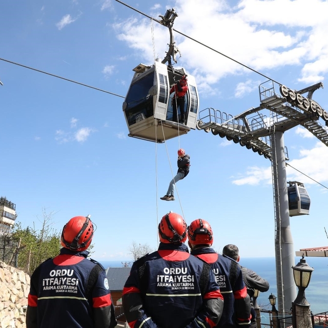 Ordu'da teleferik hattında kurtarma tatbikatı