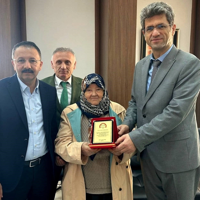 Gurbetçi anne ve oğlundan memleketine sağlık desteği