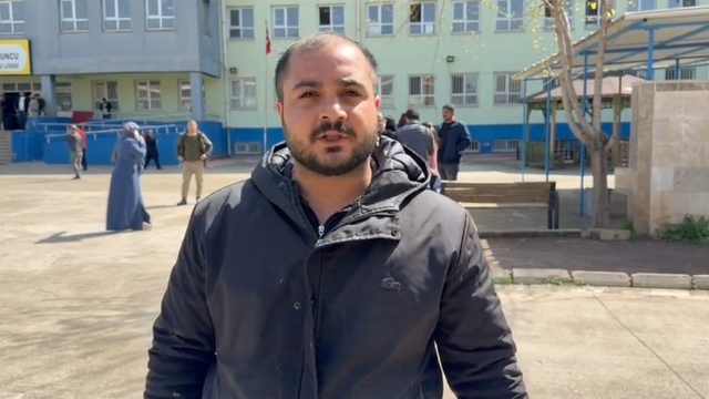 Şanlıurfa'da 13 öğrencinin yaralandığı saldırıyı görgü tanığı anlattı
"Önce sağa sola, ardından da okula ateş açtı. Daha sonra koşarak okul içerisine girdi"
