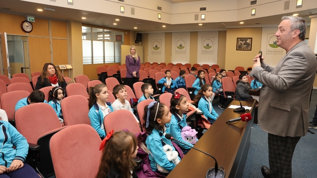 Osmangazi Belediyesi'nden çocuklara yerel yönetim bilinci
Geleceğin yöneticileri Osmangazi Meclisi'nde
Osmangazi'de söz bu kez çocukların oldu
