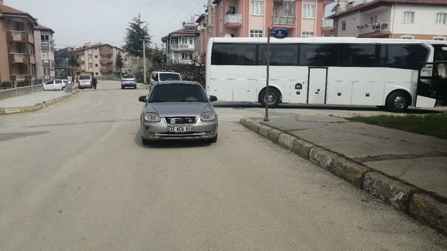 Isparta'da otomobil ile tur otobüsü çarpıştı: 1 yaralı
Kaza sonrası panik atak geçiren yolcu ambulansla hastaneye sevk edildi