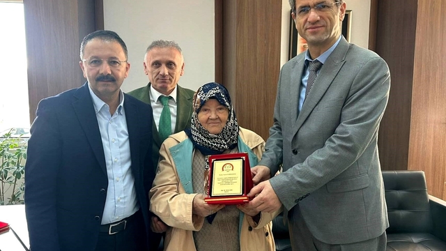 Gurbetçi anne ve oğlundan memleketine sağlık desteği