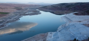 Uzunlu Barajı’nda su seviyesindeki değişim dronla görüntülendi