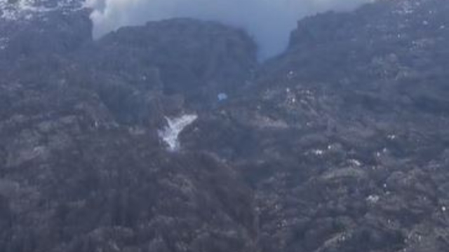 Hakkari'de dağdan düşen çığ, Zap Suyu'nun önünü kesti