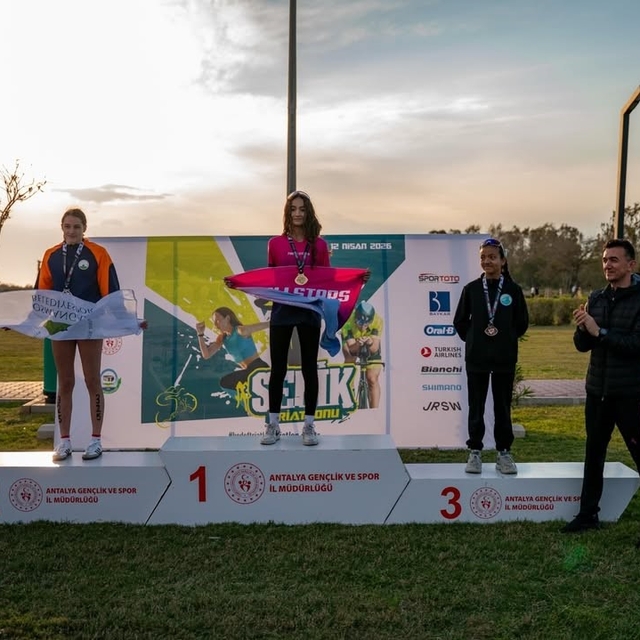 Osmangazi'nin genç sporcuları kürsüyü boş bırakmadı
Triatlon Türkiye Şampiy...
