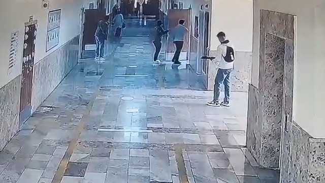 Şanlıurfa'da okula girip rastgele ateş açtı: 16 yaralı (5)