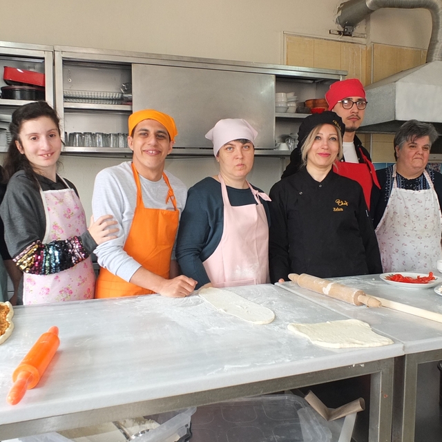 Balıkesir'de özel gençler mutfağa girdi pide ve pizza yaptı