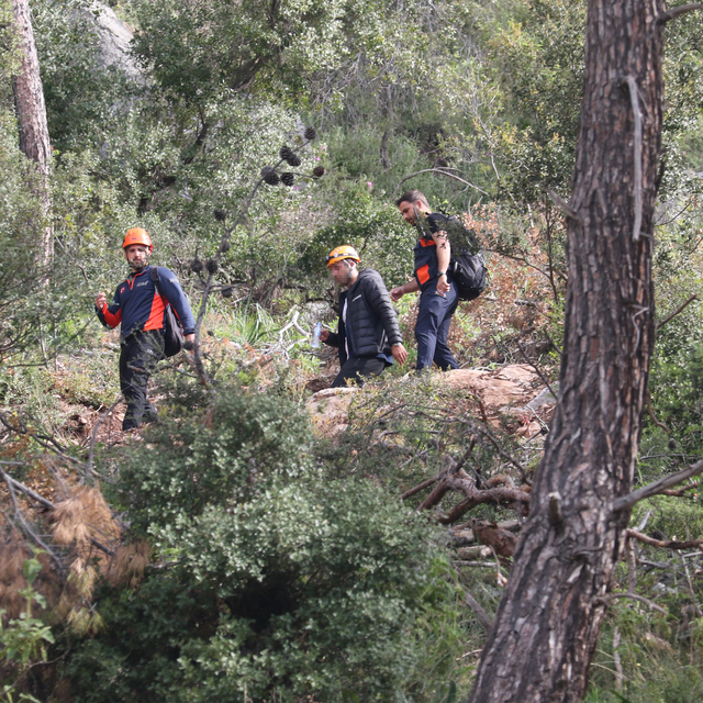 Dağda yolunu kaybetti, telefon şarjı bitince dronla bulundu