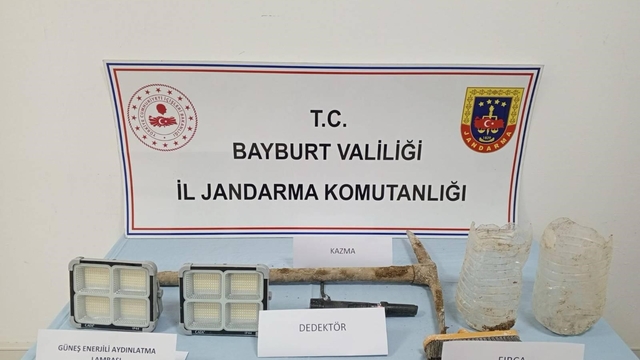 Bayburt'ta sit alanında izinsiz kazı yapan 4 şüpheli yakalandı
