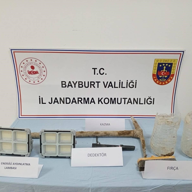 Bayburt'ta sit alanında izinsiz kazı yapan 4 şüpheli yakalandı