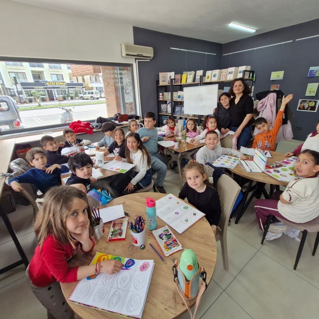 Ayvalık Belediyesi'nin resim atölyelerine yoğun ilgi