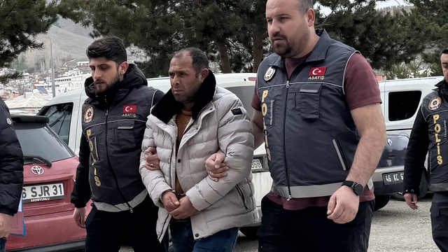 Erzurum'da eşini bıçakla öldüren zanlı adliyede