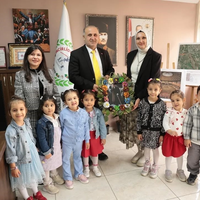 Başkan Kaya minik öğrencileri belediyede ağırladı