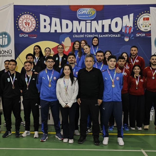 ÜNİLİG Badminton'da Şampiyon BEUN