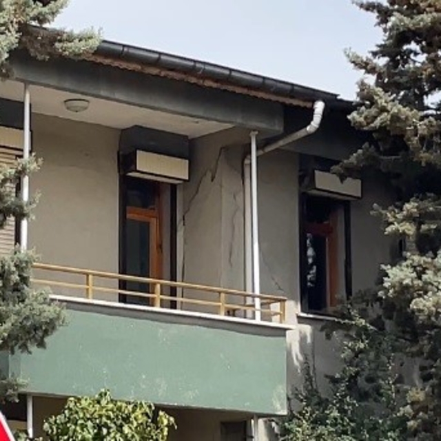 Konya'da 2 binada oluşan çatlaklar sonrası vatandaşlar tahliye edildi
Binad...