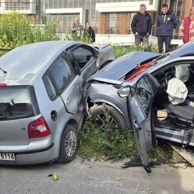 Susurluk'ta çift taraflı trafik kazası: 4 kişi yaralandı