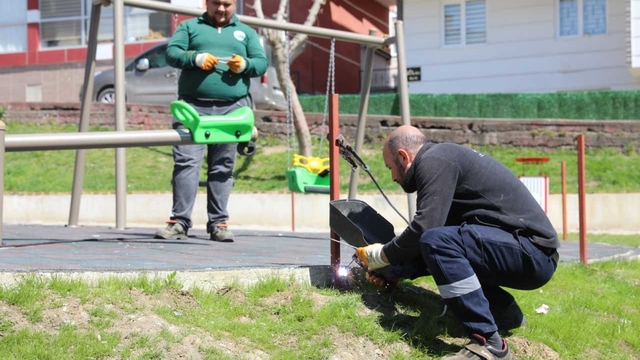 İlkadım Belediyesi park ve bahçelerdeki bakım, onarım, tadilat çalışmalarını sürdürüyor