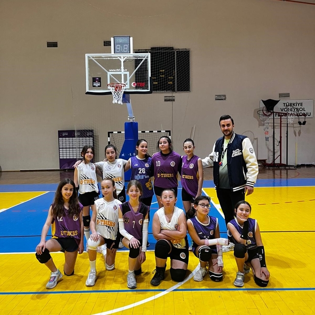 Burhaniye'de Geleneksel Çocuk Sporcular Şenliği başladı