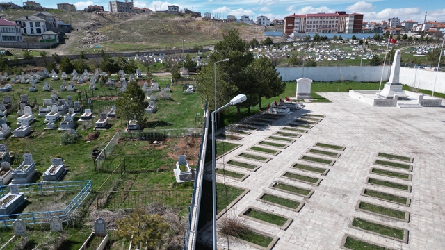 İlçe mezarlığında 'kıble' farklılığı