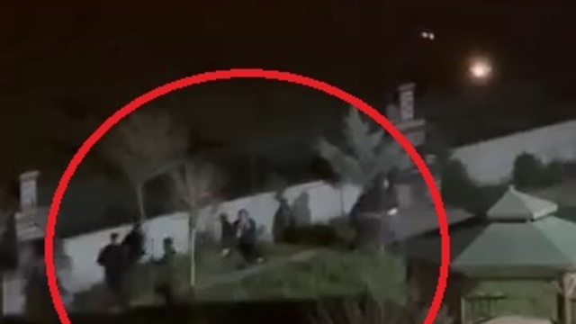 Site bahçesinde silahlı, bıçaklı kavga: 1 yaralı