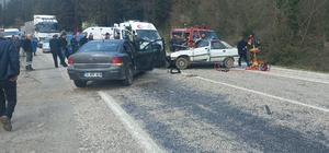 Balıkesir'de iki otomobilin çarpışması sonucu 7 kişi yaralandı
