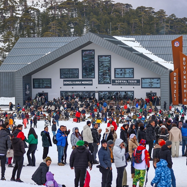 Denizli Kayak Merkezi 150 bin misafiri ağırladı