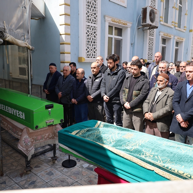 Samsun'da iki kardeş yan yana toprağa verildi