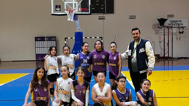 Burhaniye'de Geleneksel Çocuk Sporcular Şenliği başladı