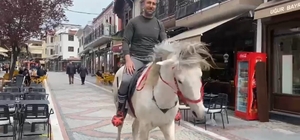 Edirne’de beyaz atla caddeyi turlardı