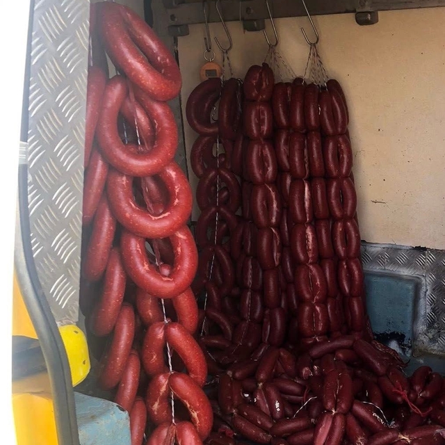 Kırşehir'de 96 kilo kaçak sucuk ele geçirildi