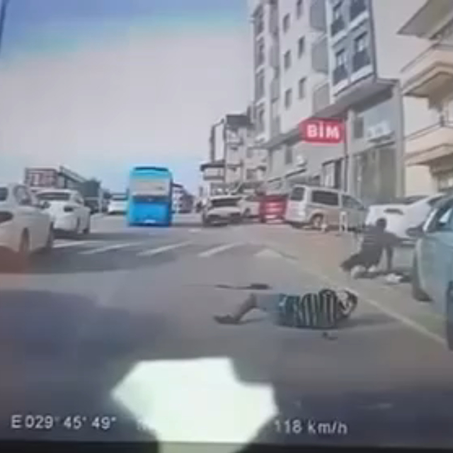 Otomobili ile çarptığı 3 kişiyi yaralayan sürücü: Uyuyakaldım