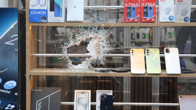 Ordu'da iş yerinden cep telefonu hırsızlığı güvenlik kamerası tarafından kaydedildi