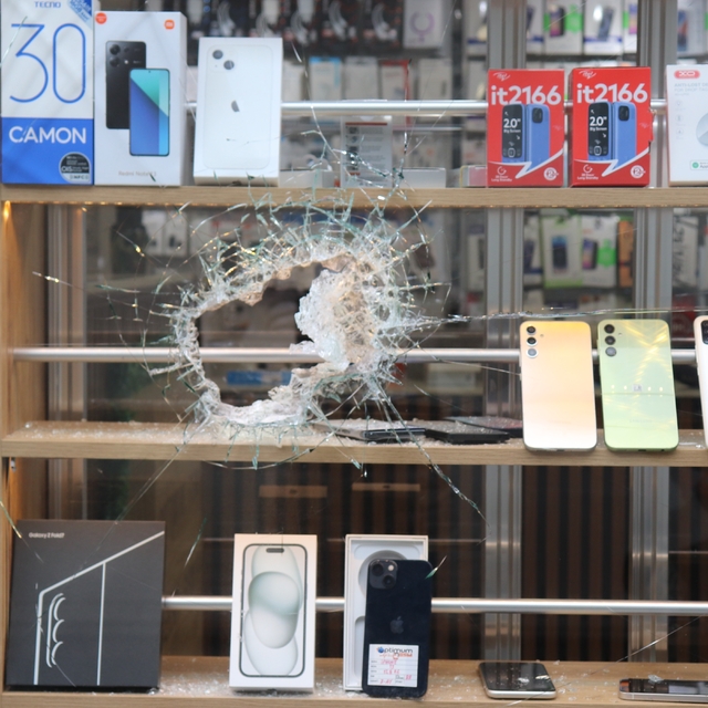 Ordu'da iş yerinden cep telefonu hırsızlığı güvenlik kamerası tarafından ka...