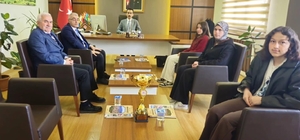 Saraydüzü'nde Kaymakam Ünal, bocce turnuvasında birinci olan öğrencileri ağ...