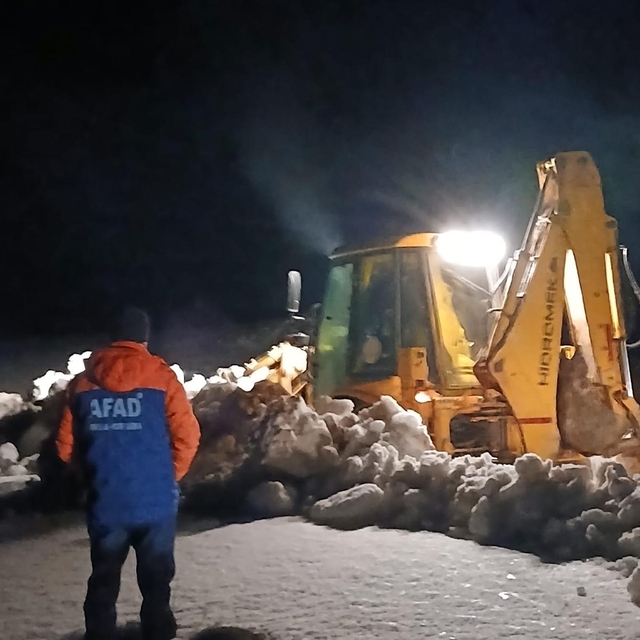 Isparta'da karla kaplı yaylada mahsur kalan 2 kişi kurtarıldı