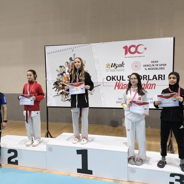 Yunusemreli Meyra'dan altın madalya